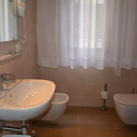 Hotel Centrale Ξενοδοχείο Este