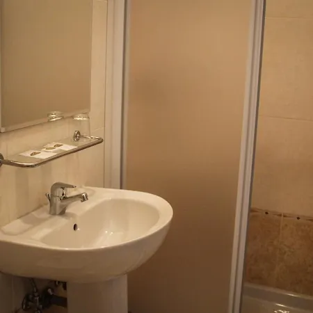 Hotel Centrale 호텔 에스테