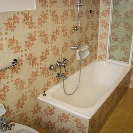 Hotel Centrale 3* 에스테