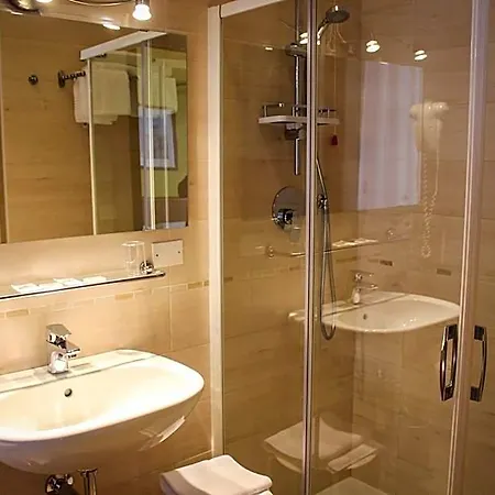 Hotel Centrale 3* Este