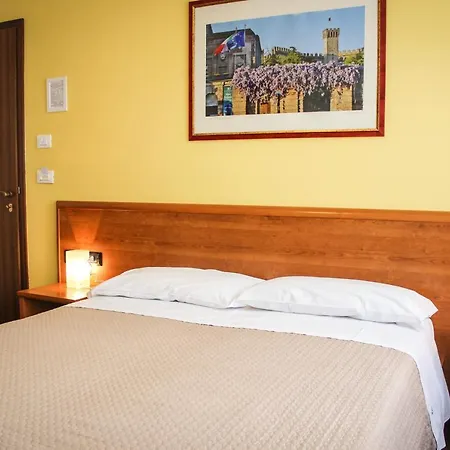 Hotel Centrale מלון 3*