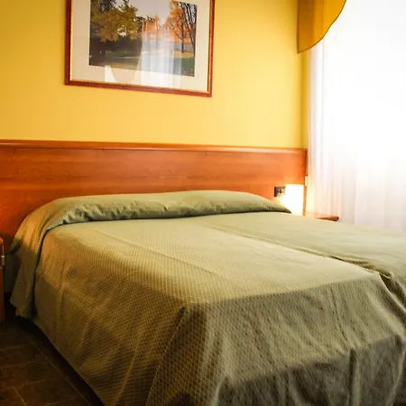 Hotel Centrale מלון אסטה