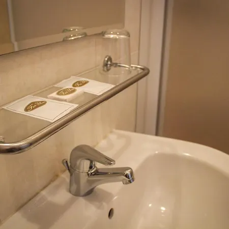 Hotel Centrale 3* 에스테