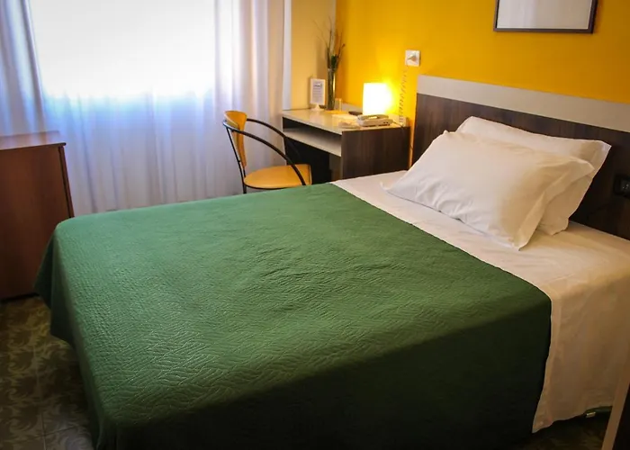 מלון Hotel Centrale אסטה