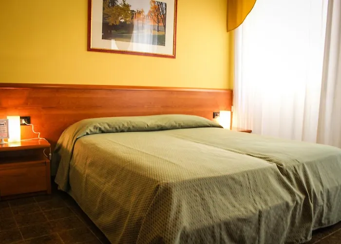 Hotel Centrale מלון אסטה